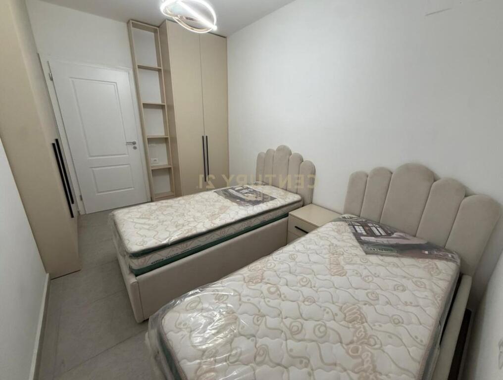 Qira, Apartament 2+1+2, Astir