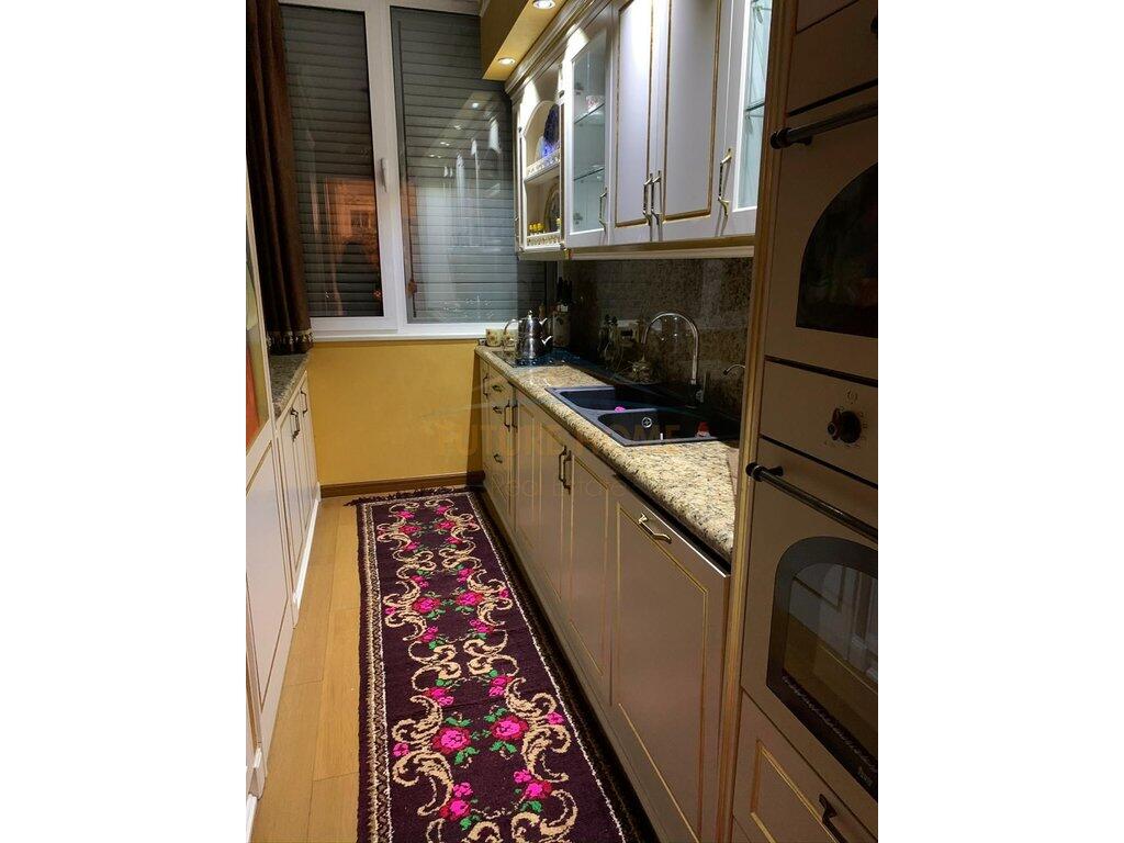 Shitet, Apartament 2+1+2, Prane Kinostudios, Tirane.