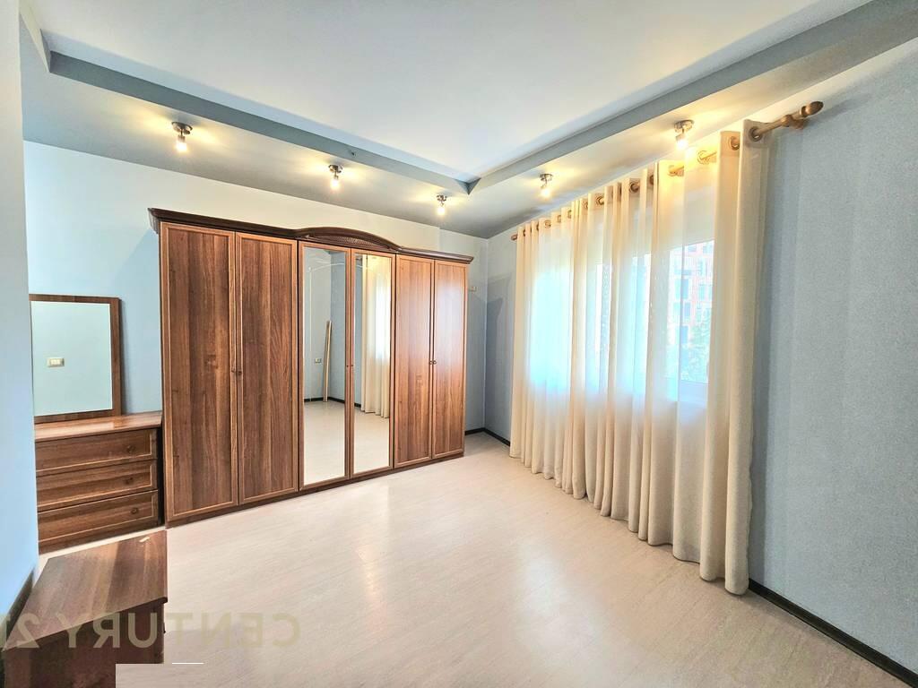 OFROHET APARTAMENT 2+1 PER QIRA NE UNAZEN E RE