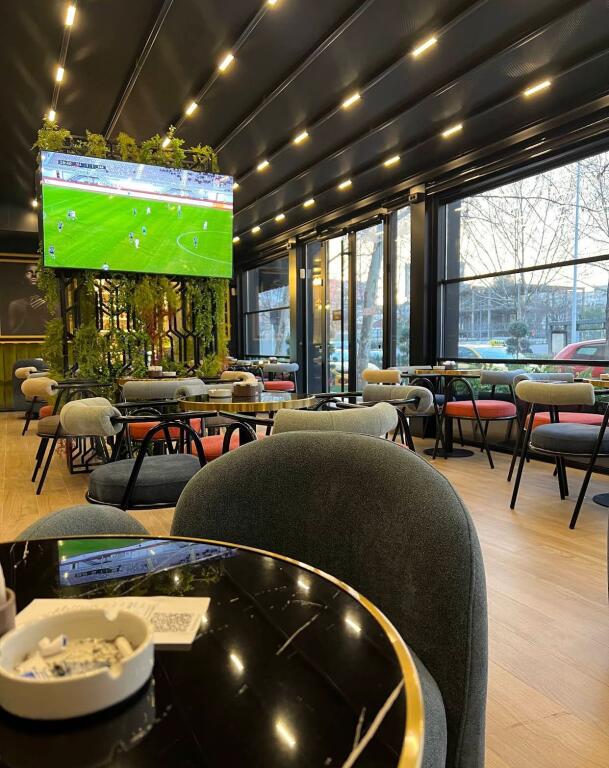 Commercial space opposite Harry Fultz