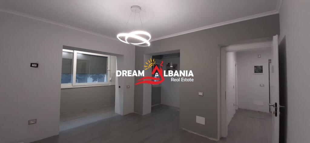 Jepet me qera apartament 1+1 per zyra/banim ne rrugen Qemal Stafa prane Shkolles se Kuqe (ID 4219472)