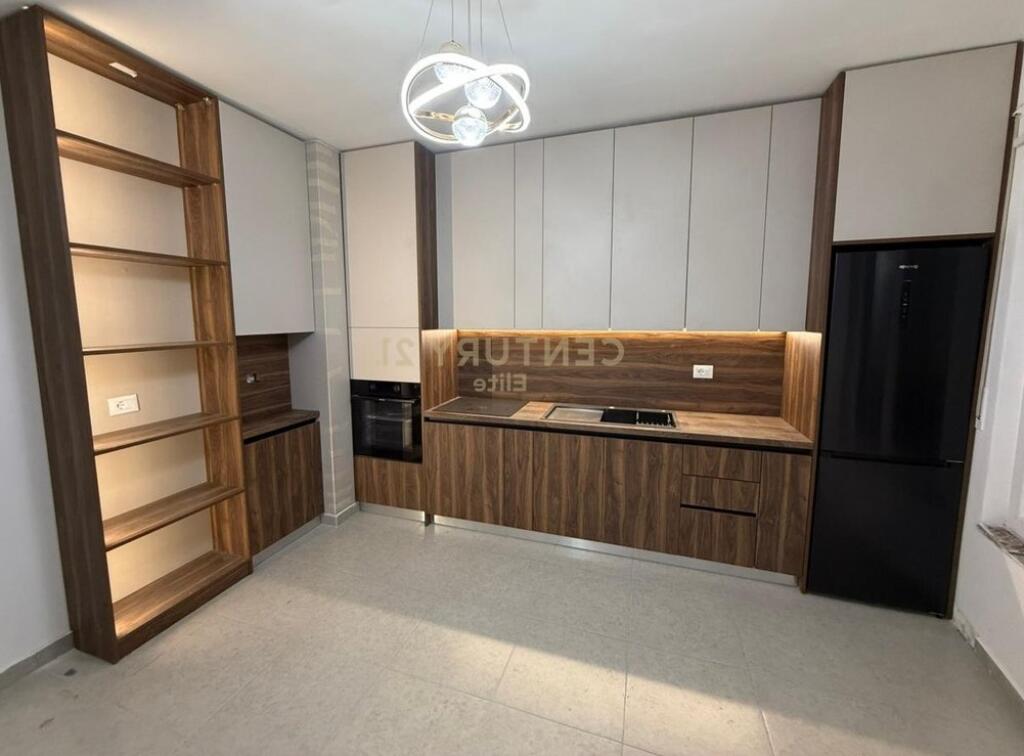 Qira, Apartament 2+1+2, Astir