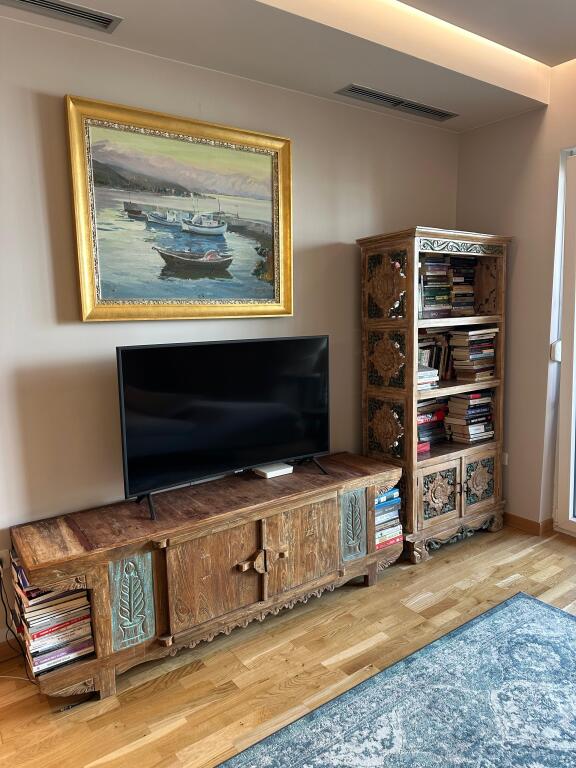 Jepet Qira Apartament 2+1+ Post Parkimi në rezidencë private afër Liqenit të Thatë