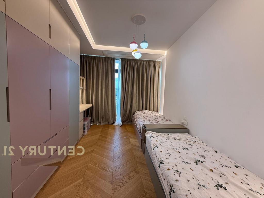 JAPIM ME  QIRA APARTAMENT +POST PARKIMI TEK REZIDENCA LAKE VIEW!