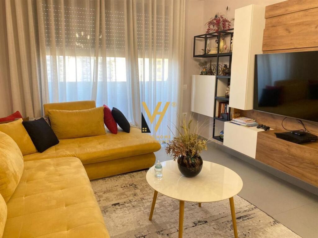JEPET APARTAMENT 1+1+BLK ME QERA TE STADIUMI DINAMO 900 EURO