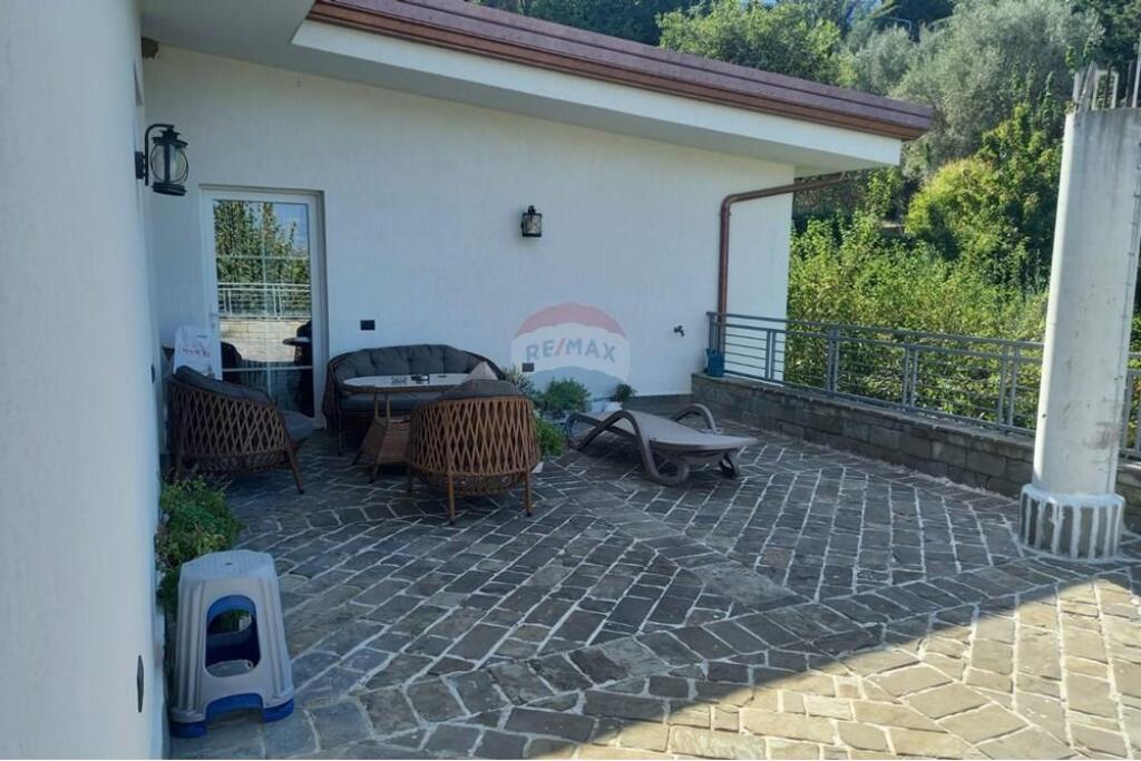 Vilë - Për Shitje - Bërzhitë, Tiranë (ID: 530191063-145)