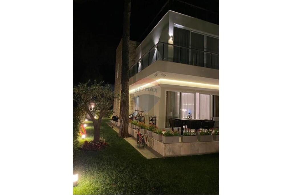 Vendiamo una super villa sulla prima linea al Complesso Lura 3!
