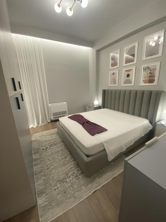 3+1,i mobiluar kopshti botanik,cmimi 1500 euro me parkim