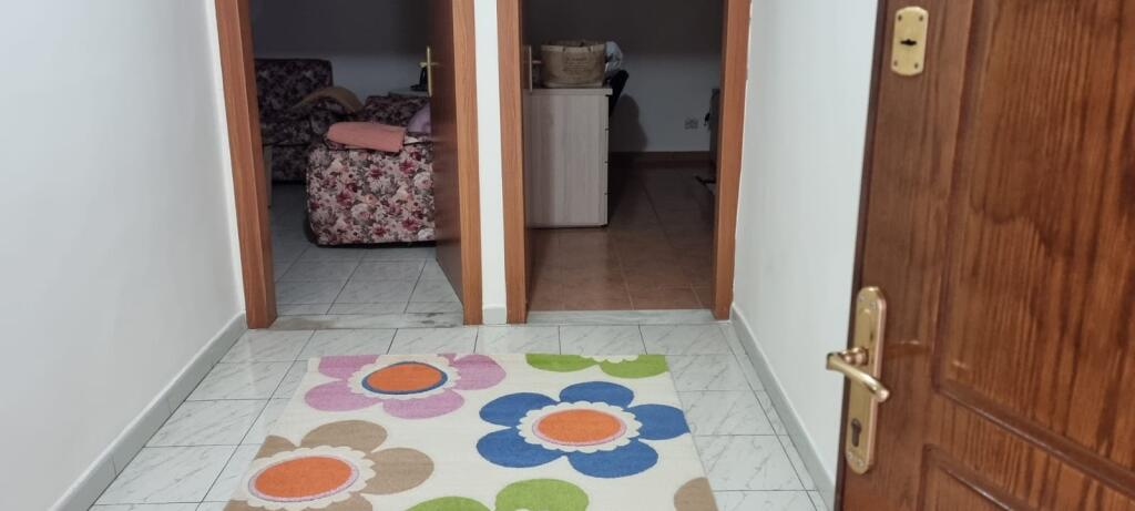 Jepet me QIRA apartament 1+1 afër "Report TV"