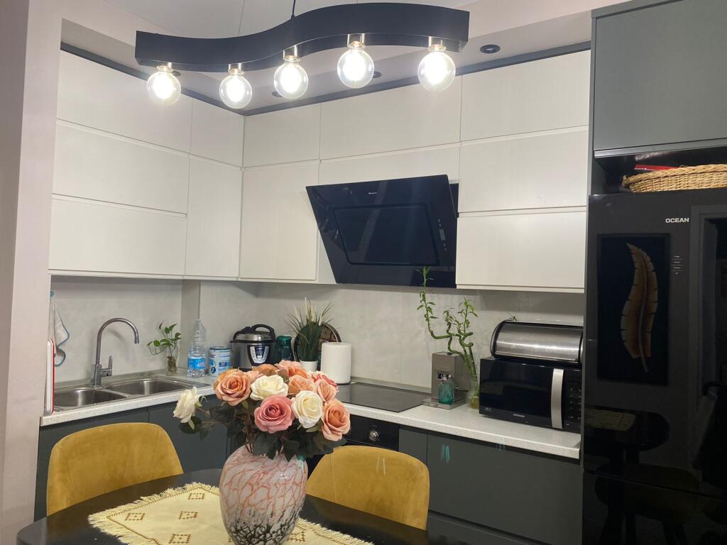 🏢Ne zonen e Stadiumit Dinamo,prane Klinikes Luis,jepet me qera apartament 1+1,i sapo mobiluar. 900 €uro