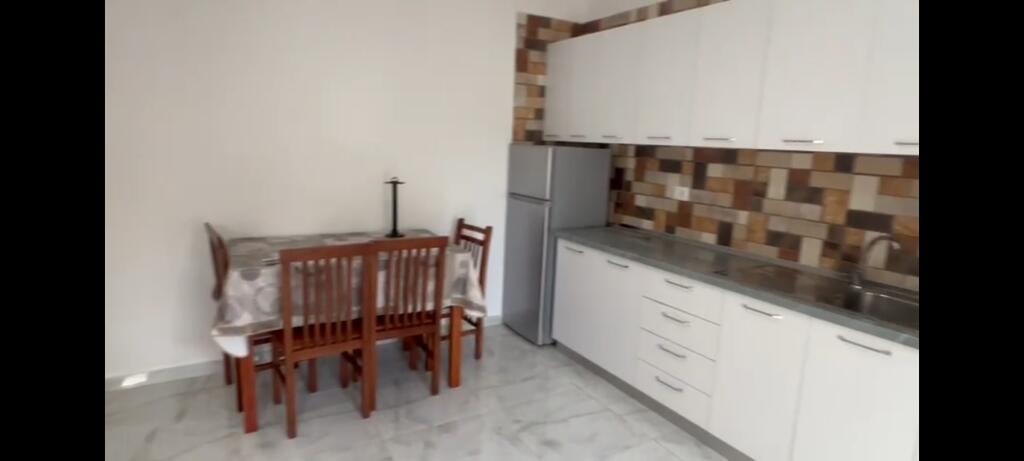 Durres 1+1 me qera