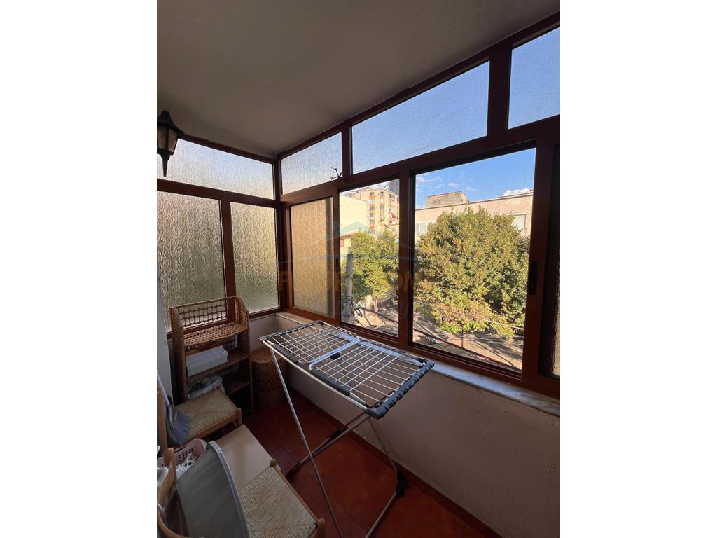 Shitet, Apartament 2+1, Rruga Fortuzi, Tiranë.