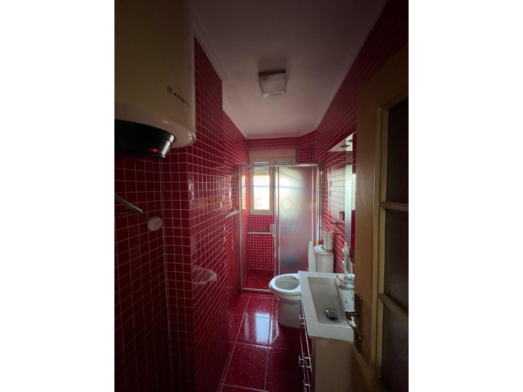 Shitet, Apartament 2+1, Rruga Fortuzi, Tiranë.