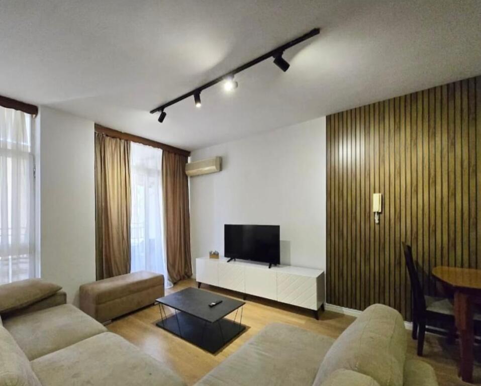 Apartament 2+1+2 me qira te Komuna e Parisit
