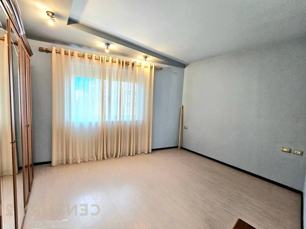 OFROHET APARTAMENT 2+1 PER QIRA NE UNAZEN E RE