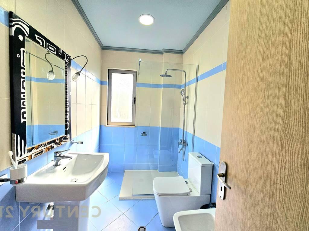 OFROHET APARTAMENT 2+1 PER QIRA NE UNAZEN E RE