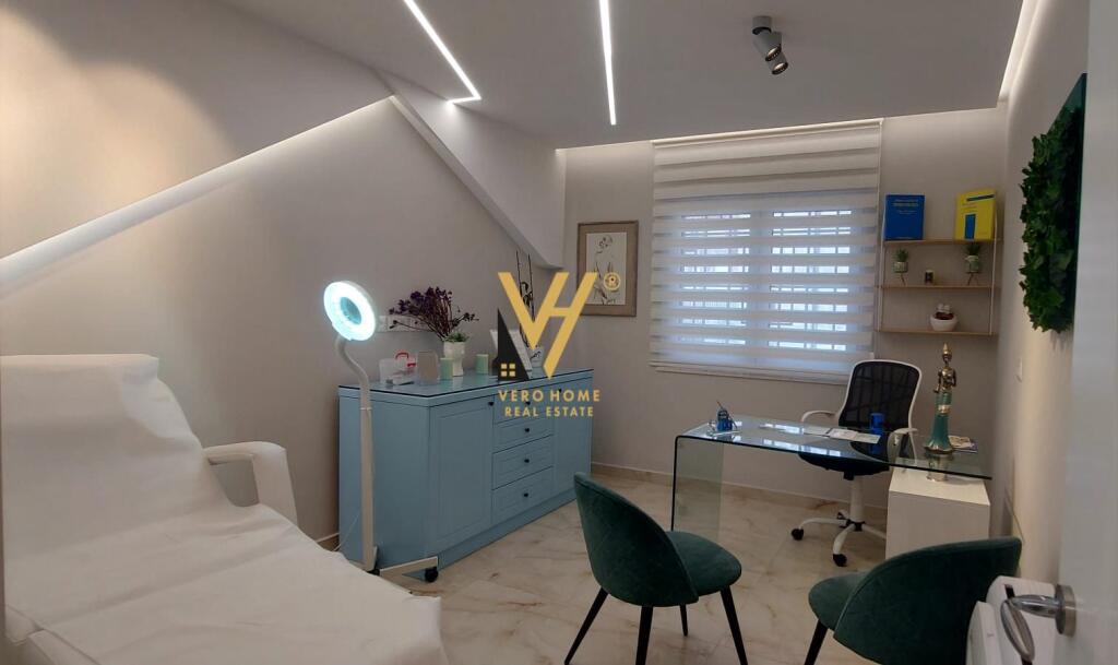 JEPET AMBIENT BIZNESI 70 M2 ME QERA TE RRUGA MINE PEZA 2.500 EURO