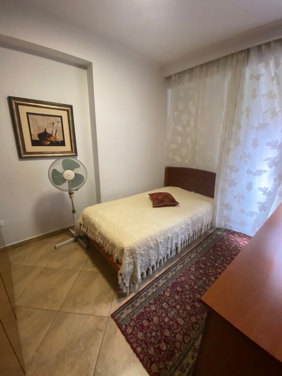 Jepet me qera 2+1 mobiluar ngjit me DELIJORGJ 750 euI