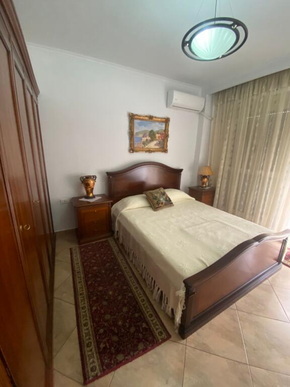 Jepet me qera 2+1 mobiluar ngjit me DELIJORGJ 750 euI