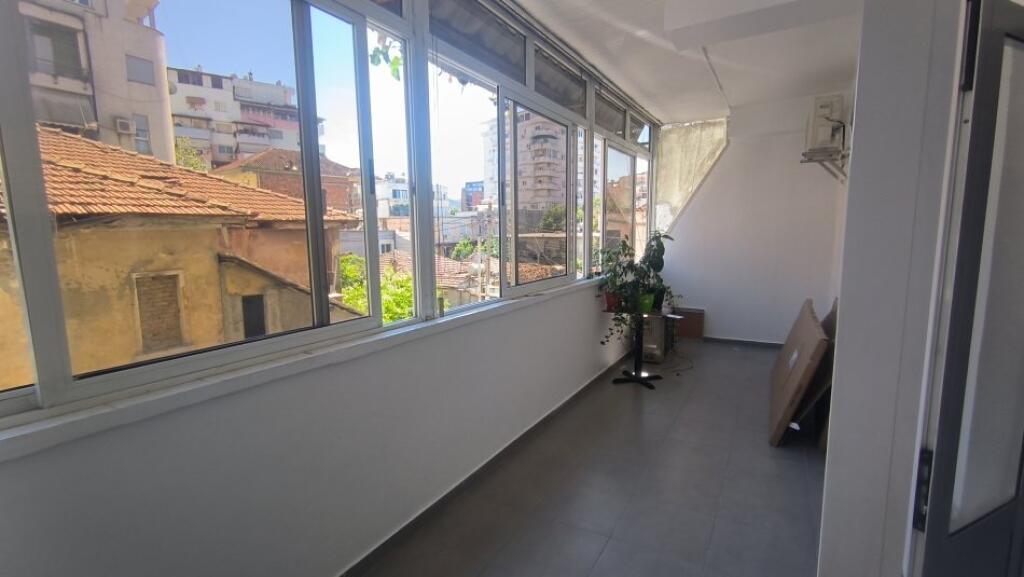In Affitto Appartamento 1+1+1 Balcone