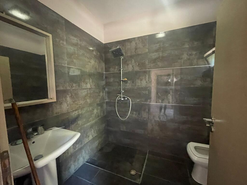 TERRENO+ CASA IN VENDITA A VISHNJE