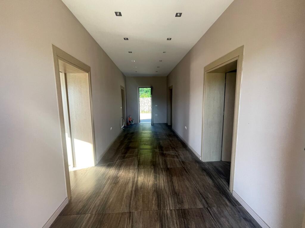 TERRENO+ CASA IN VENDITA A VISHNJE