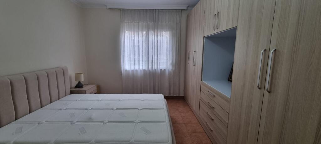 Jepet me QIRA apartament 1+1 afër "Report TV"