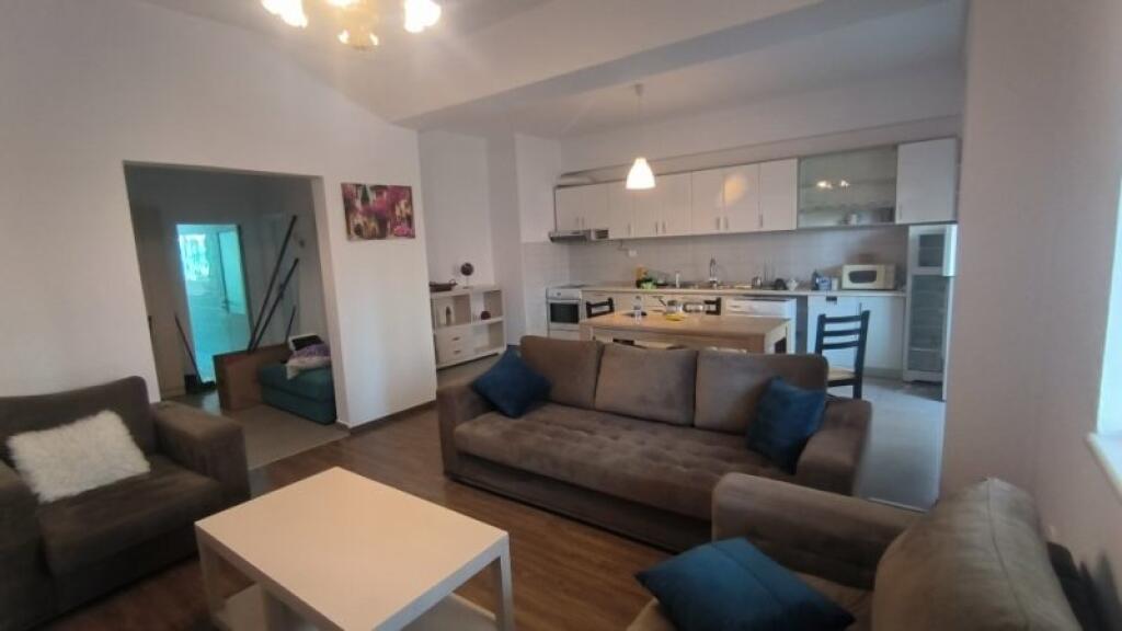 In Affitto Appartamento 1+1+1 Balcone