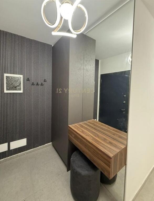 Qira, Apartament 2+1+2, Astir