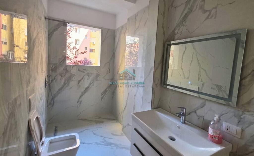 Apartament 2+1+2+Ballkon ne Shitje - Rruga e Cipajve, Vlore