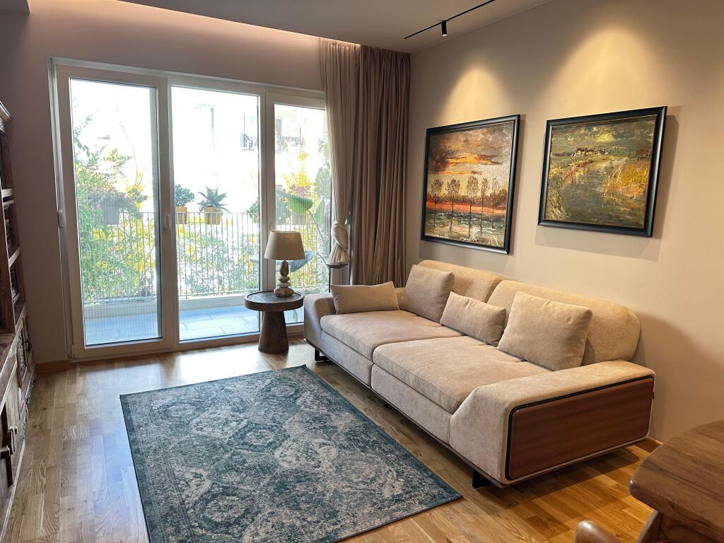 Jepet Qira Apartament 2+1+ Post Parkimi në rezidencë private afër Liqenit të Thatë