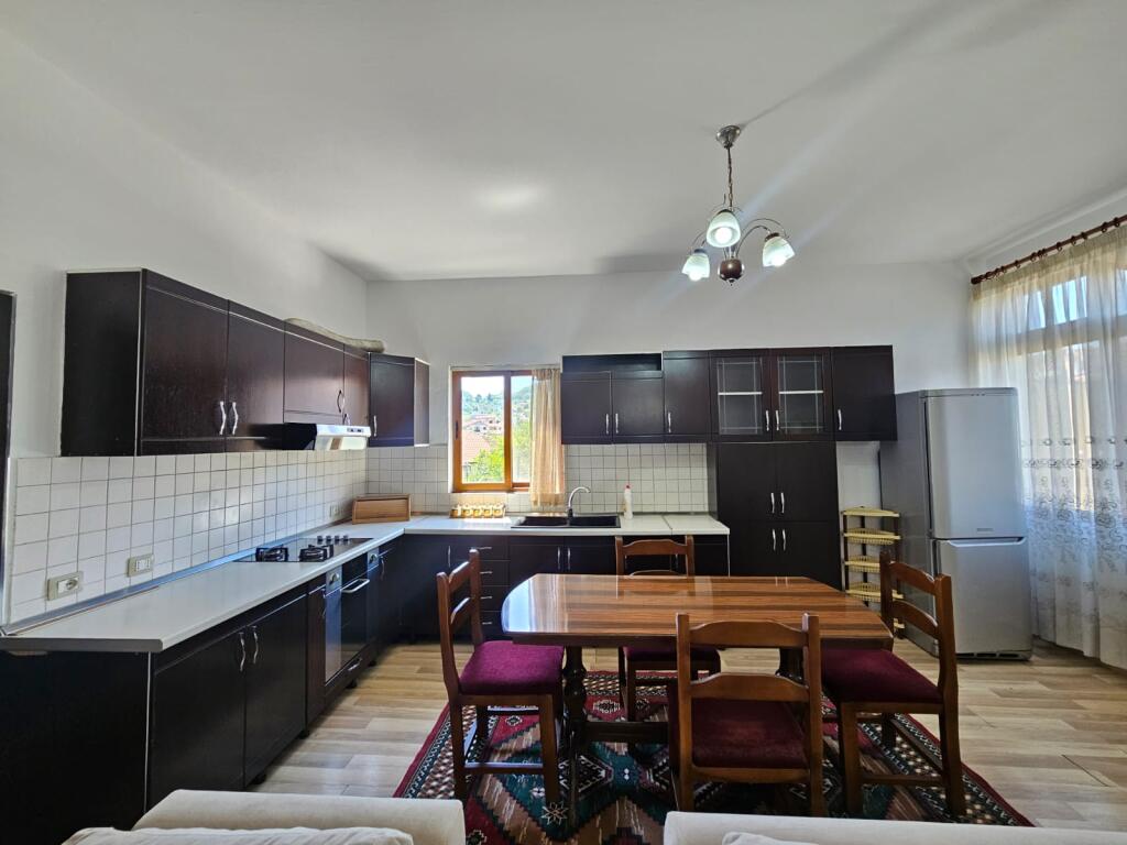 ✨Vendesi *Casa Privata* *1 Piano (3+1+2wc) +1 Piano seminterrato* + *Terreno* a 📍Kombinat, Tirana -- *185.000€*