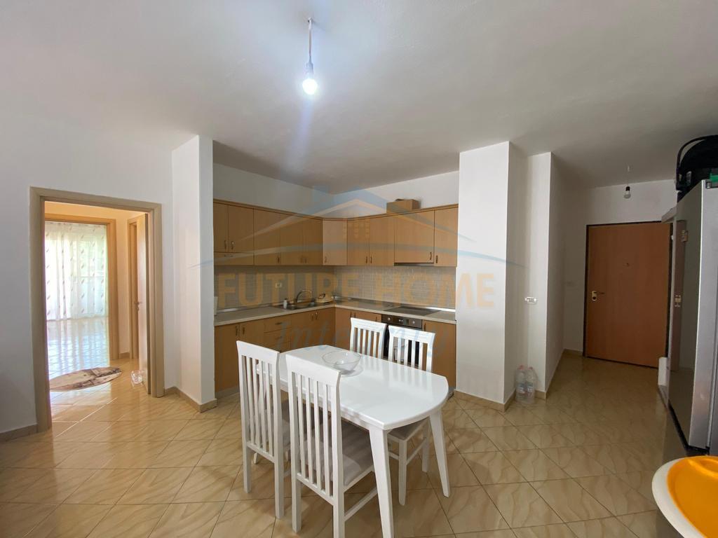 Shitet, Apartament 2+1+2, Fresku, Tiranë.