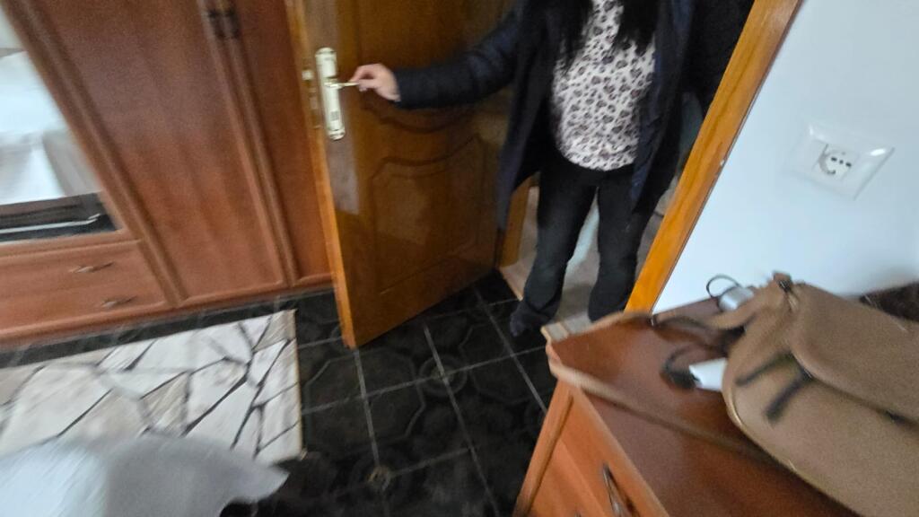 2+1,i mobiluar ne xhamllik te bar artisti,cmimi 500 mije leke