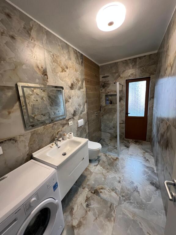 APARTAMENT 2+1 ME QIRA SHESHI WILLSON