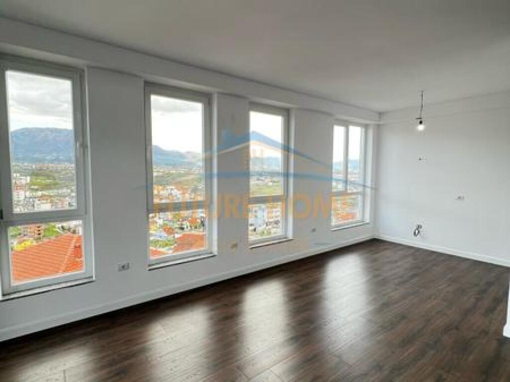 Shitet, Apartament 2+1+2, Sauk, prane Restorant Xibrakes, Tiranë.