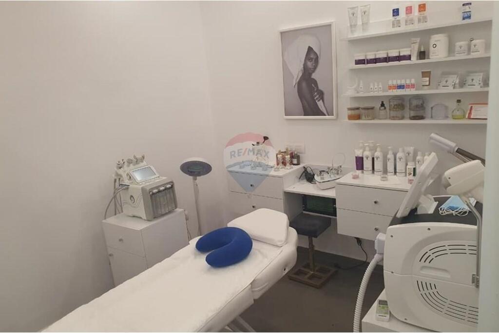 Dyqan - Për Qira - Bulevardi Zogu I, Tiranë !