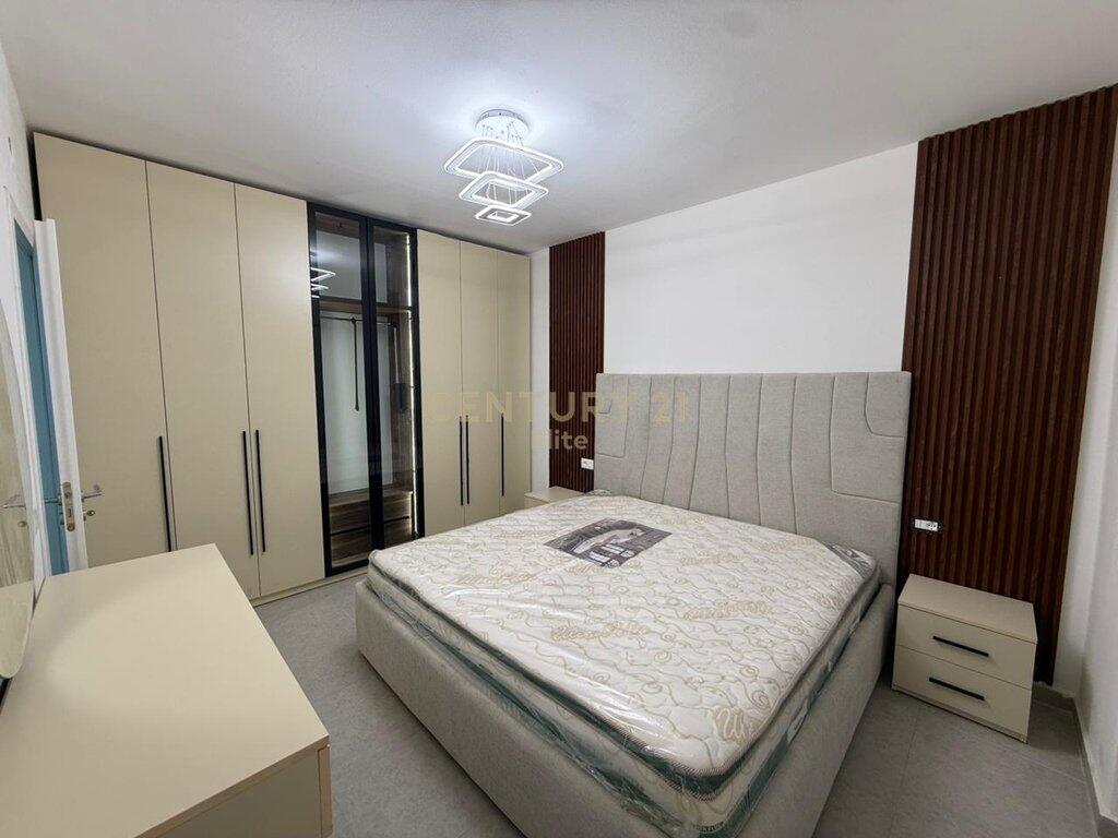 Qira, Apartament 2+1+2, Astir