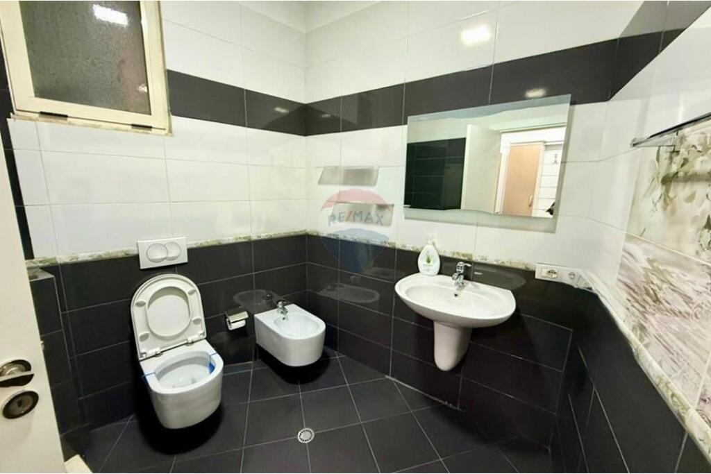 2+1+Parking in Astir