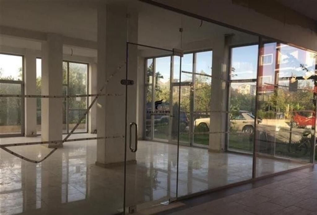 SHITET DYQAN 92M2 PASKUQAN 150.000 EURO