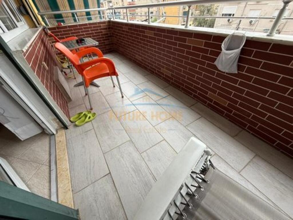 Shitet,Apartament 2+1+2+Depo,21 Dhjetori,Tiranë
