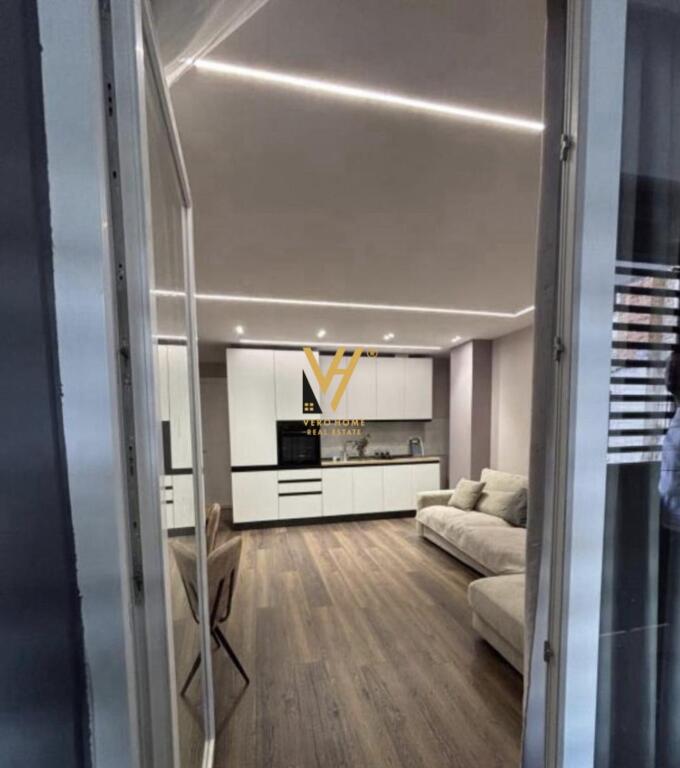 JEPET APARTAMENT 1+1+BLK ME QERA TE BLV ZOGU I PARE 800 EURO