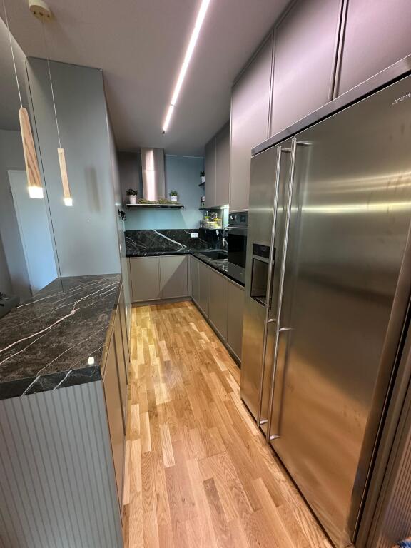 Jepet Qira Apartament 2+1+ Post Parkimi në rezidencë private afër Liqenit të Thatë