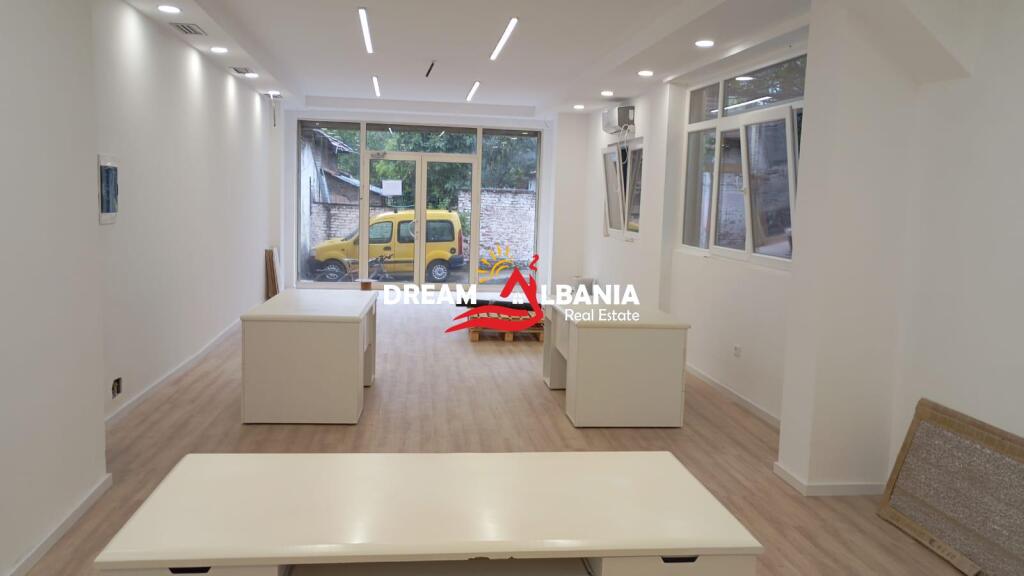 Jepet me qera ambient biznesi te brryli mbrapa ministrise se jashtme (42611298)