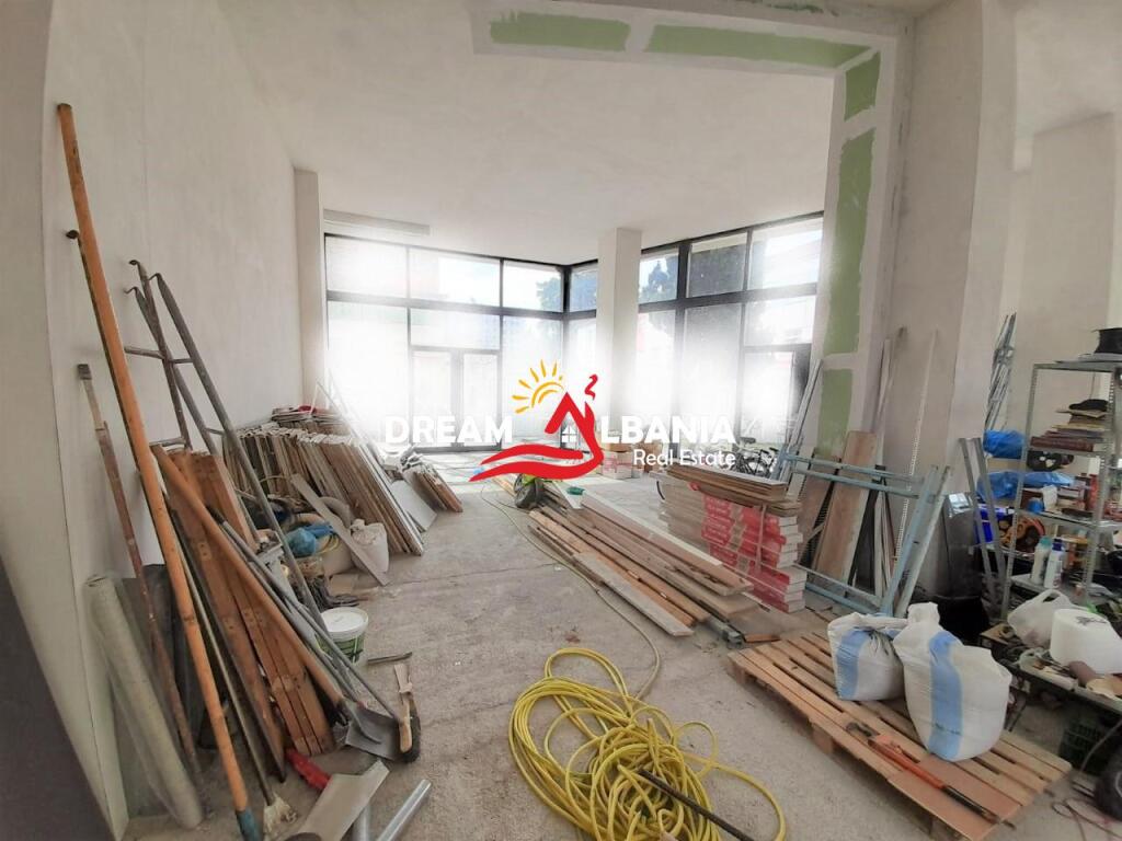 Dyqan me verande per shitje ne zonen midis rruges se Kavajes dhe rruges se Durrsit ne Tirane (ID 4171351)