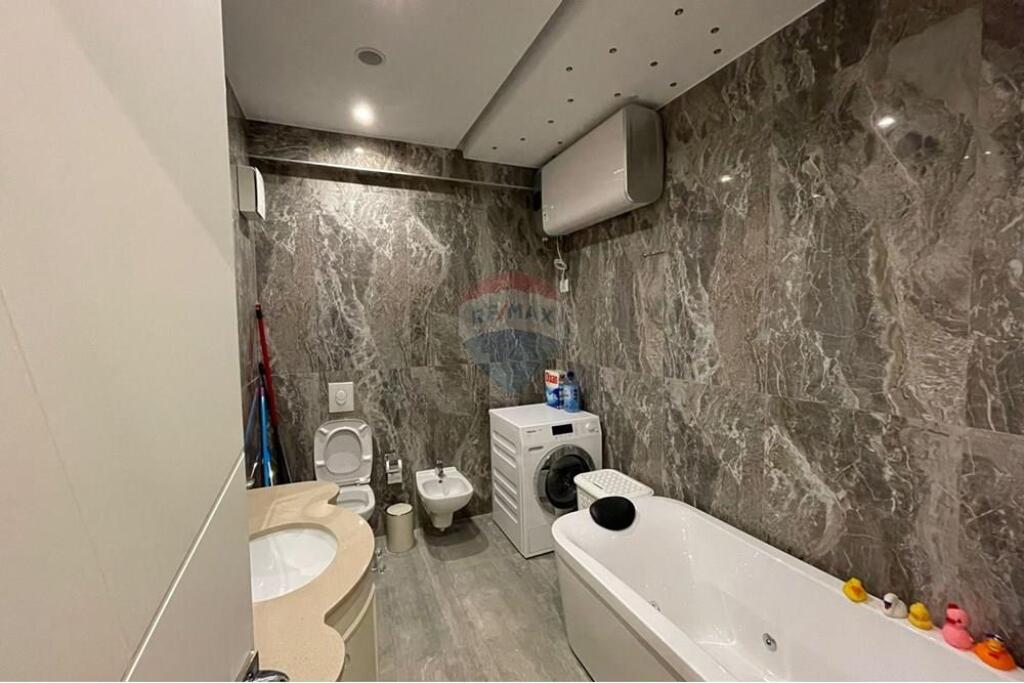 Apartament 3+1 me post parkimi tek K.Zoo!