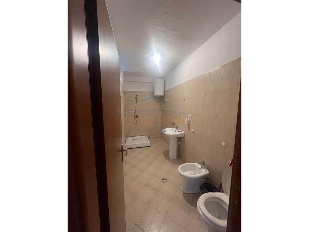 Shitet, Apartament 3+1+2, Rruga e Thesarit, Fresk, Tirane.