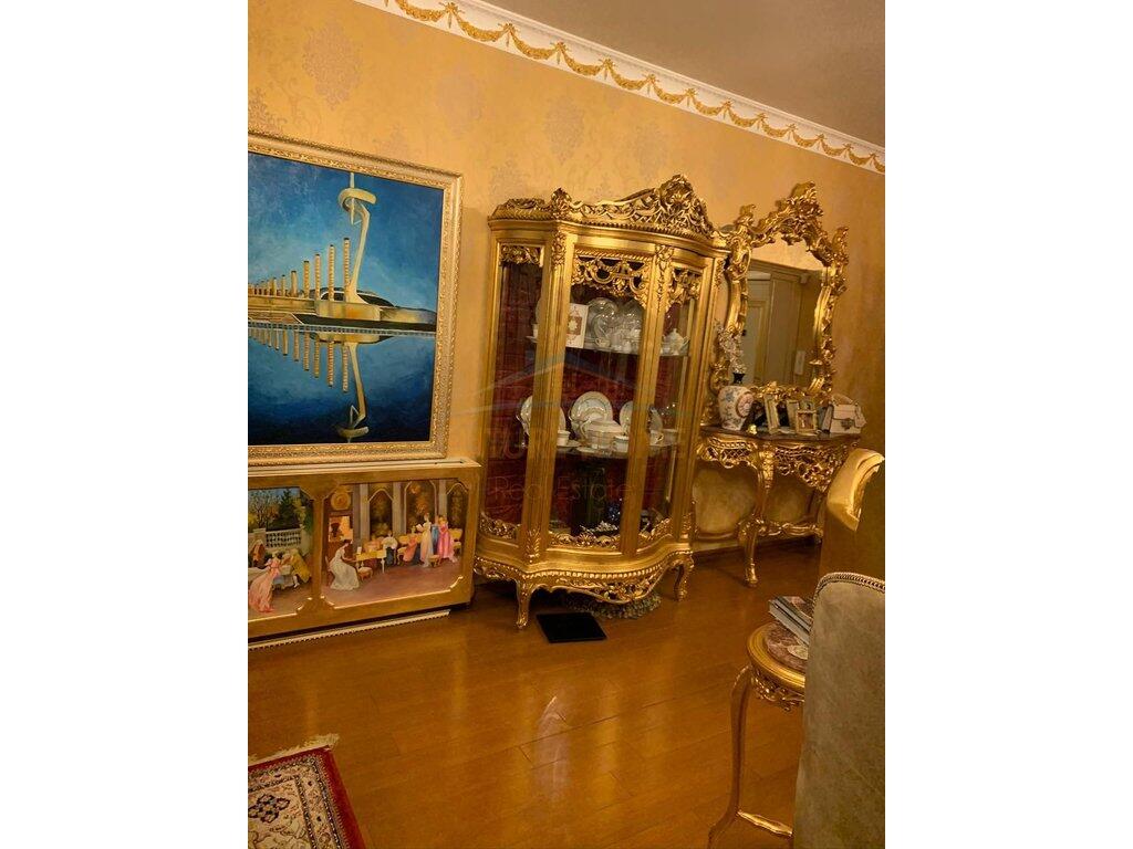 Shitet, Apartament 2+1+2, Prane Kinostudios, Tirane.