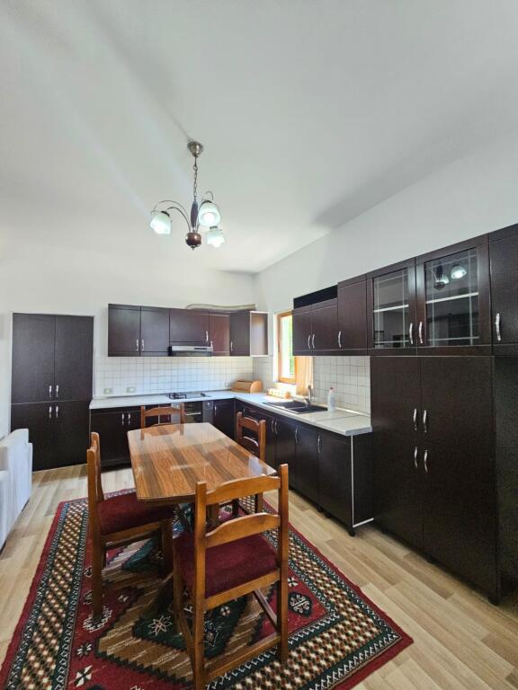 ✨Vendesi *Casa Privata* *1 Piano (3+1+2wc) +1 Piano seminterrato* + *Terreno* a 📍Kombinat, Tirana -- *185.000€*