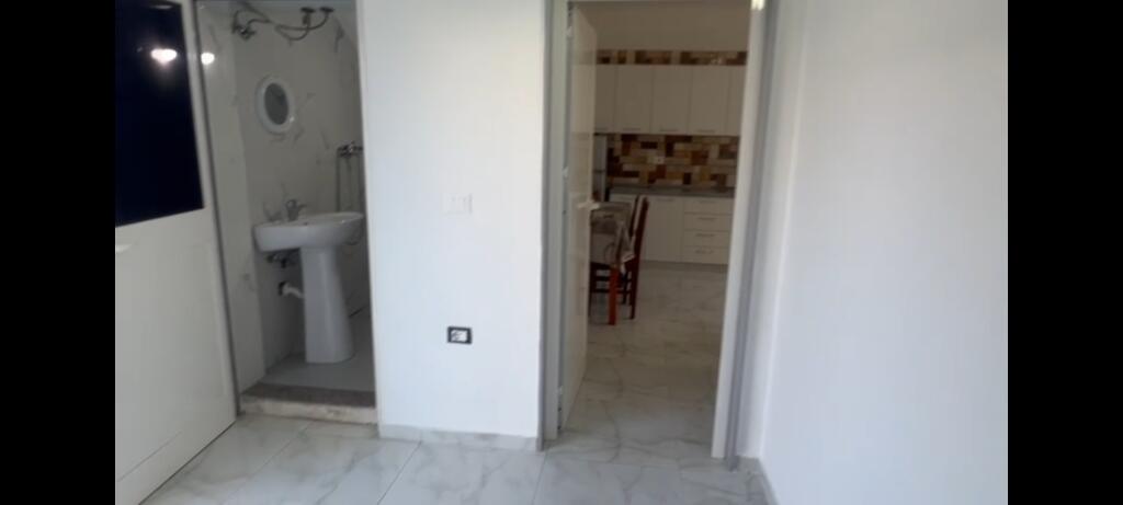Durres 1+1 me qera